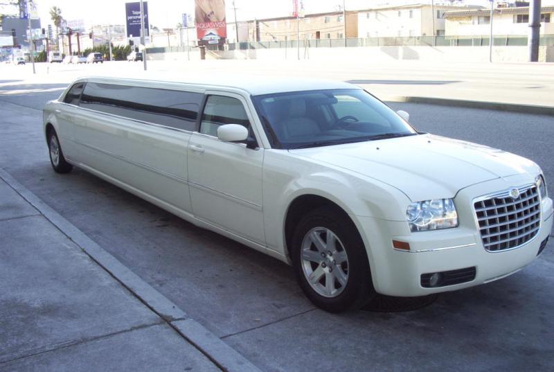 Chrysler 300 (White) Stretched Limousine