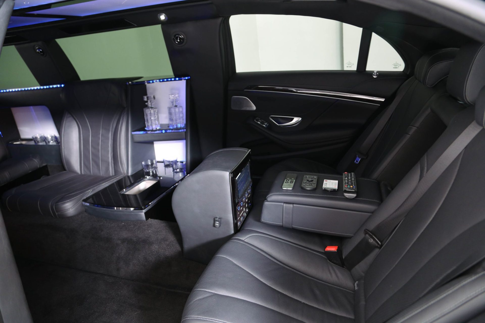 Mercedes Benz S-Class Stretched Limousine - Interior Photo #9