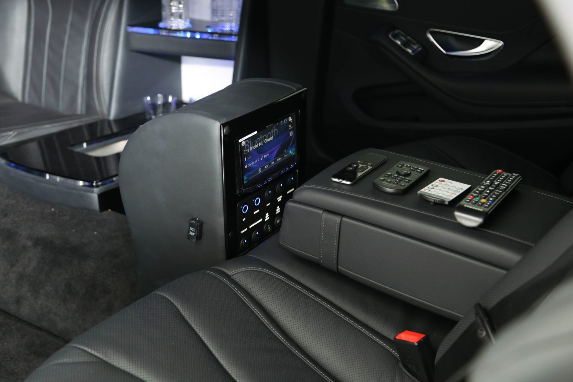 Mercedes Benz S-Class Stretched Limousine - Interior Photo #10