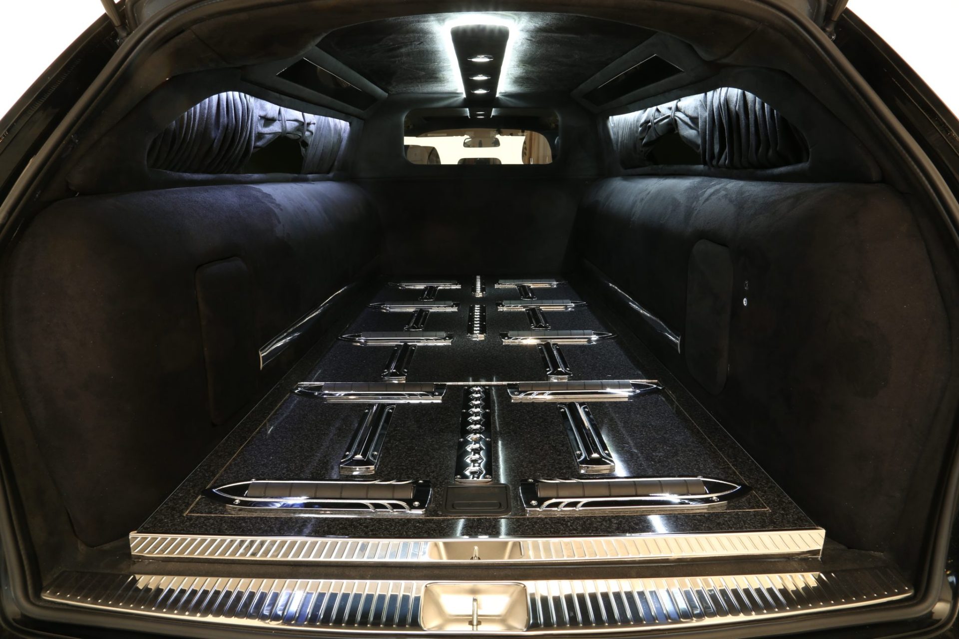 Mercedes Benz S-Class Hearse Limousine - Interior Photo #9