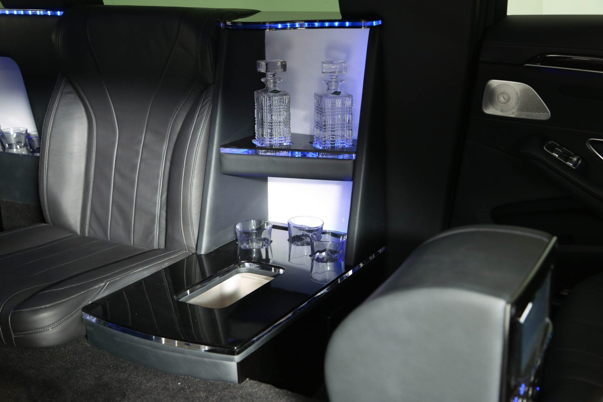 Mercedes Benz S-Class Stretched Limousine - Interior Photo #11