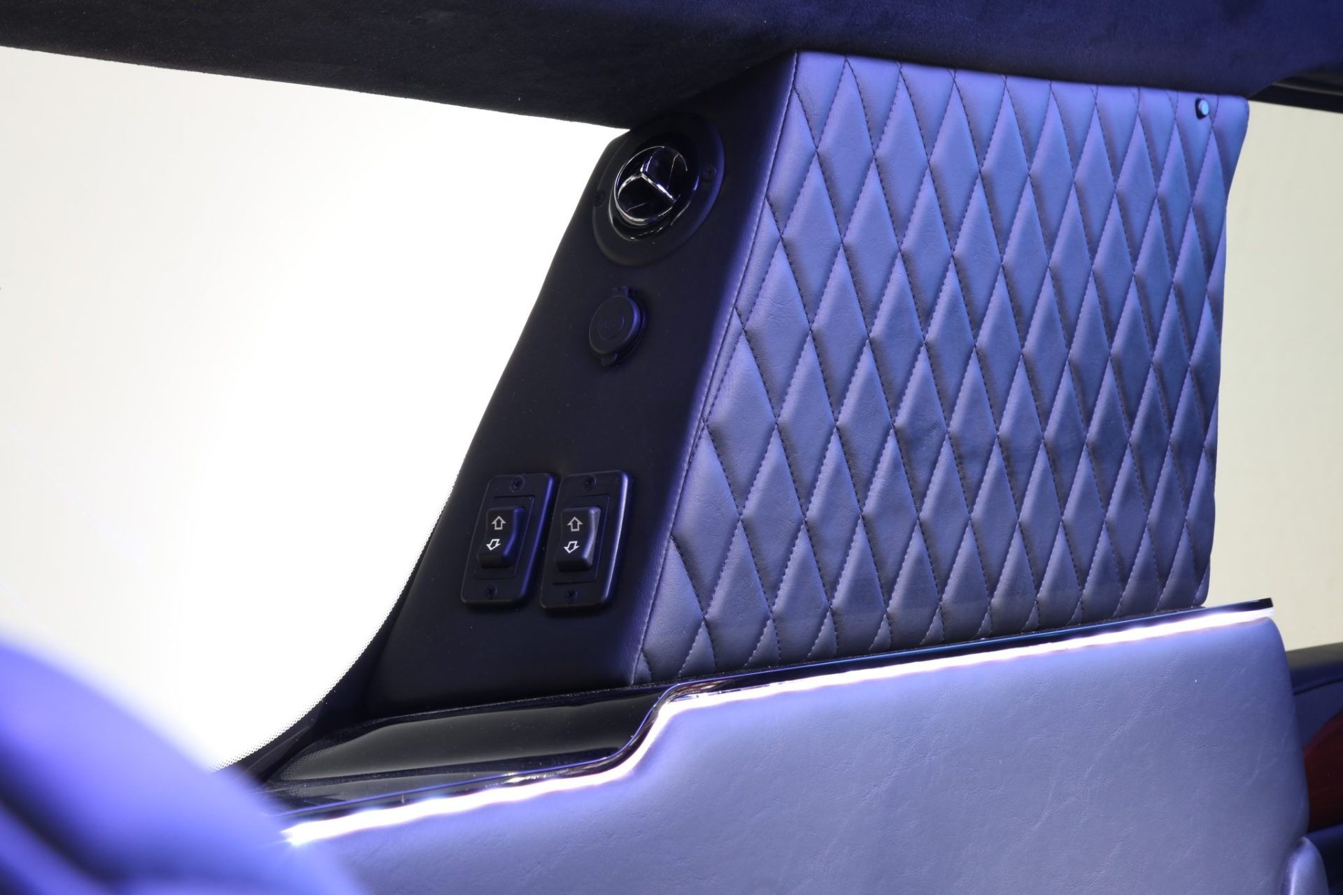 Cadillac Escalade ESV Limousine - Interior Photo #11