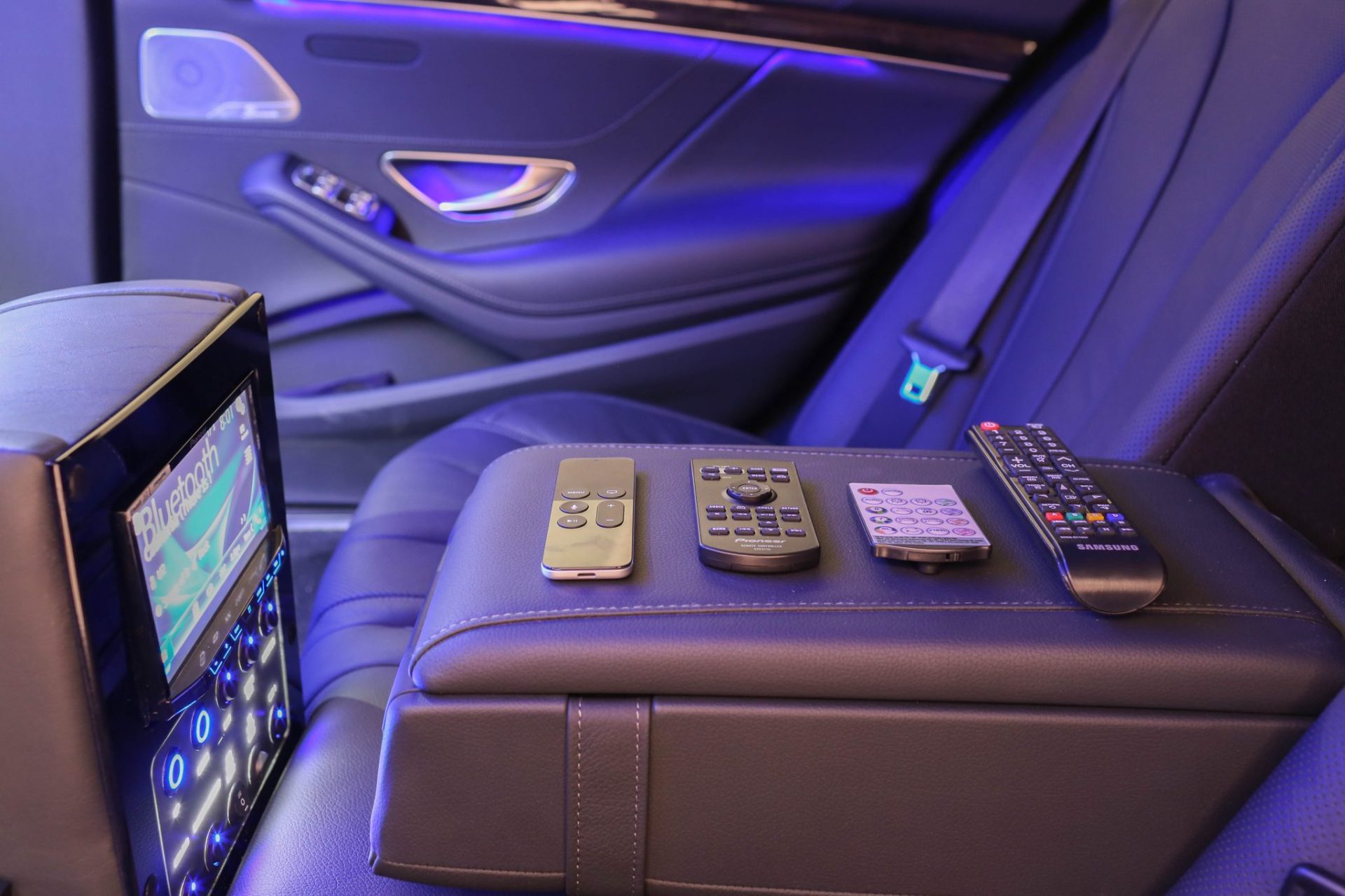 Mercedes Benz S-Class Stretched Limousine - Interior Photo #17