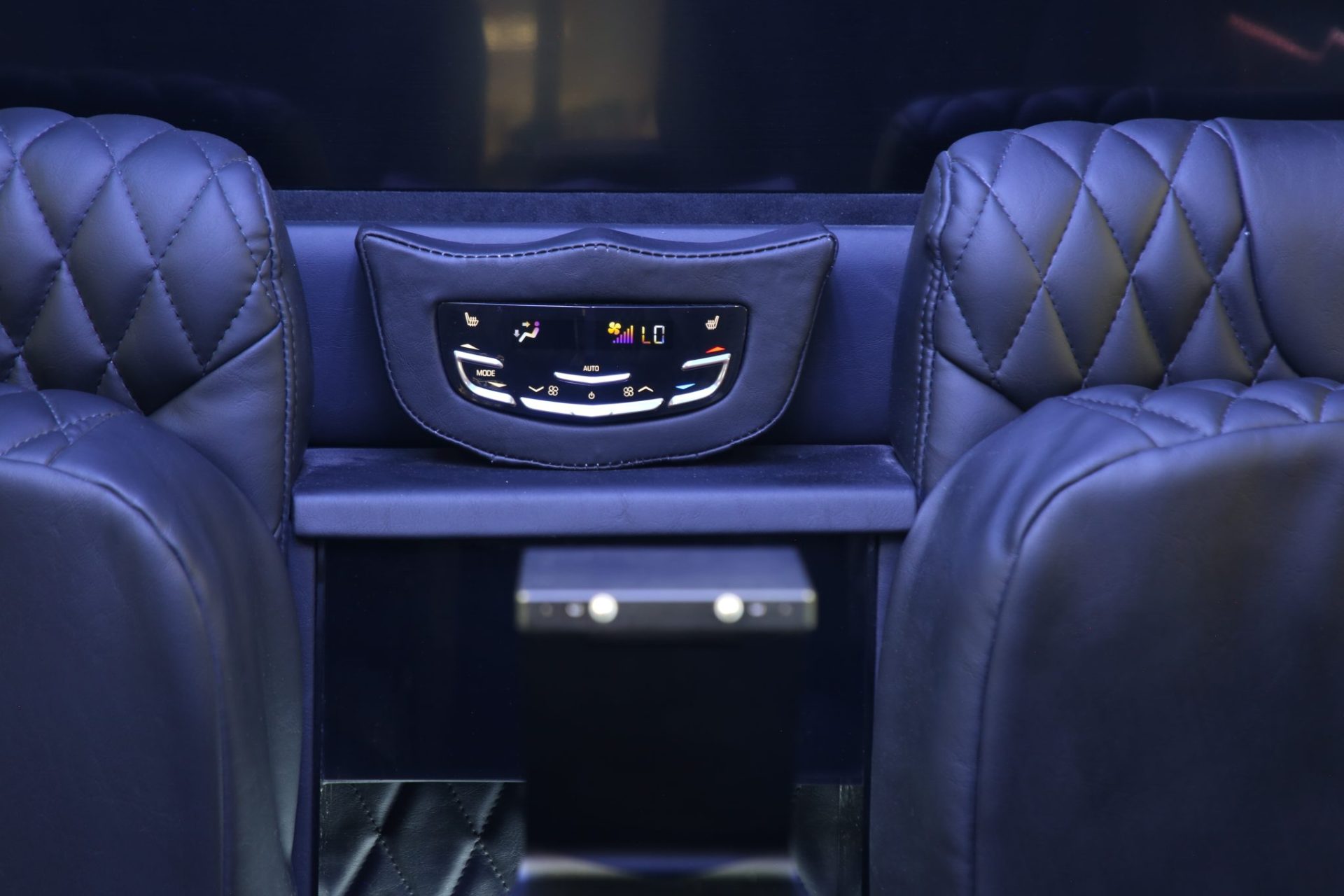 Cadillac Escalade ESV Limousine - Interior Photo #17