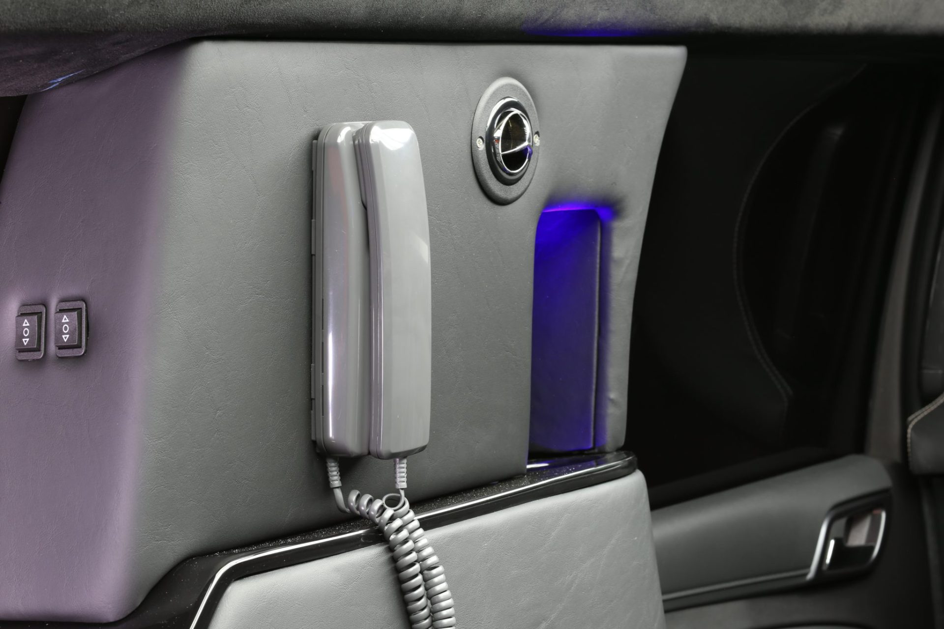 Chevy Suburban CEO Mobile Office Limousine - Interior Photo #17