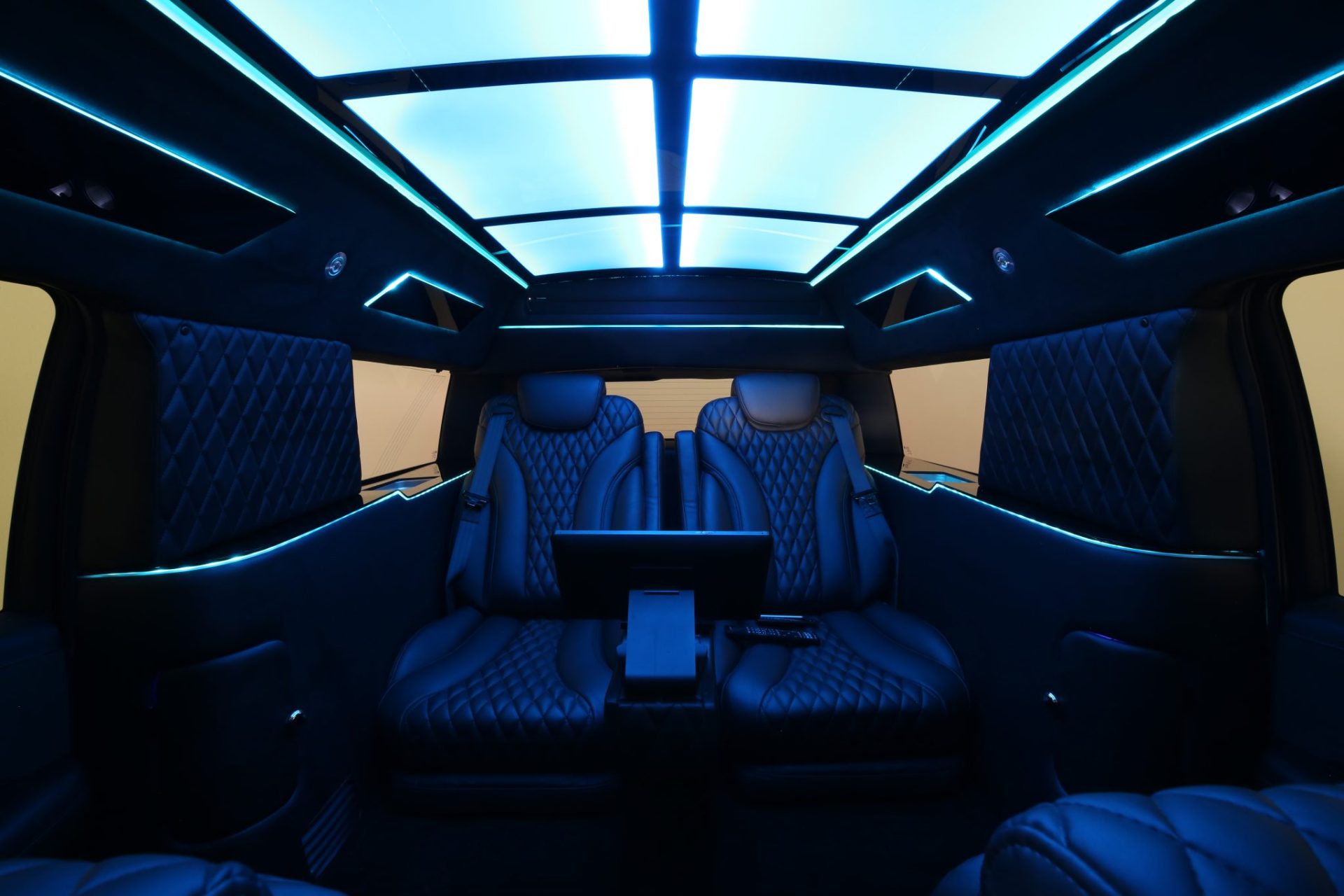 Cadillac Escalade ESV Limousine - Interior Photo #18