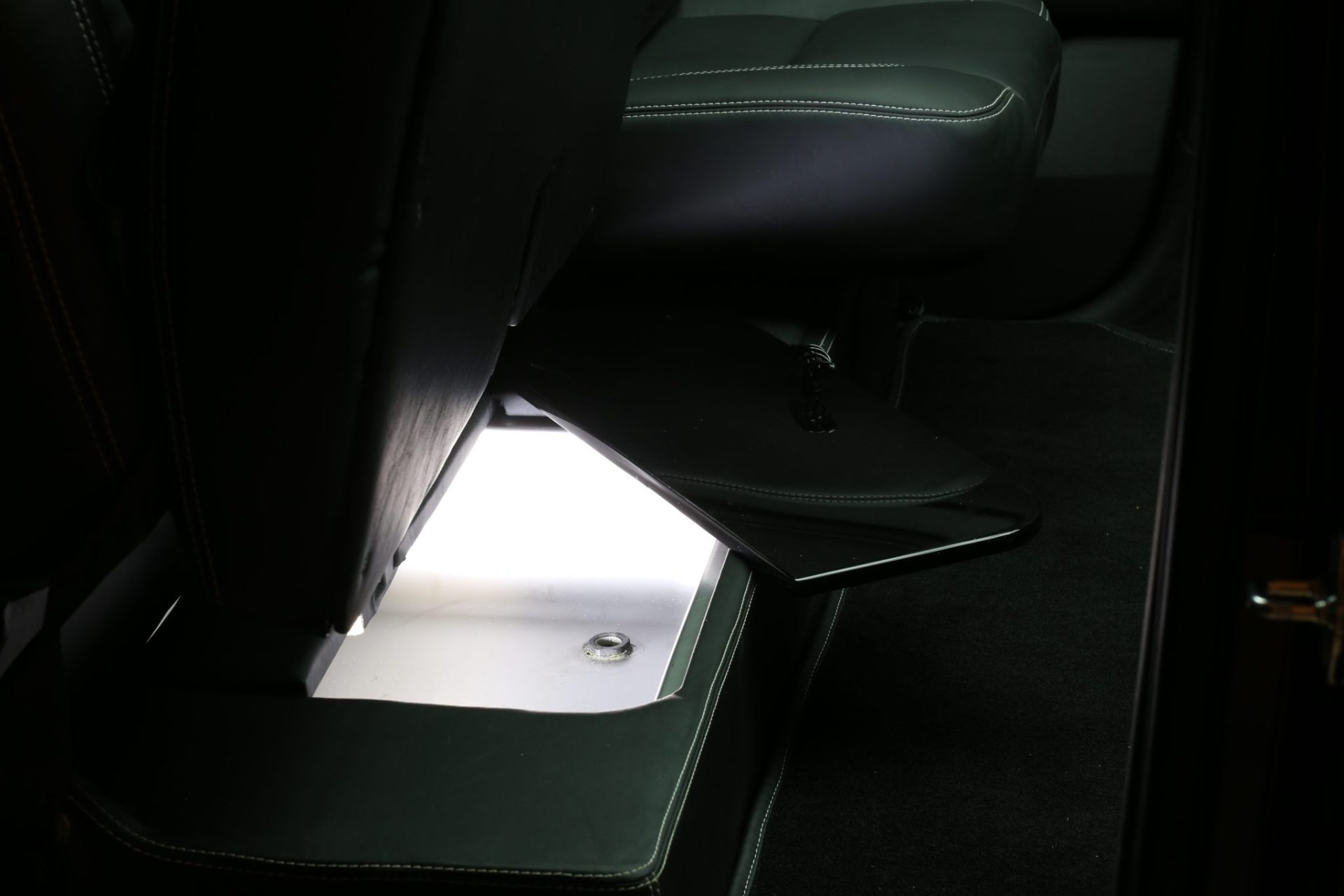 Chevy Suburban CEO Mobile Office Limousine - Interior Photo #18