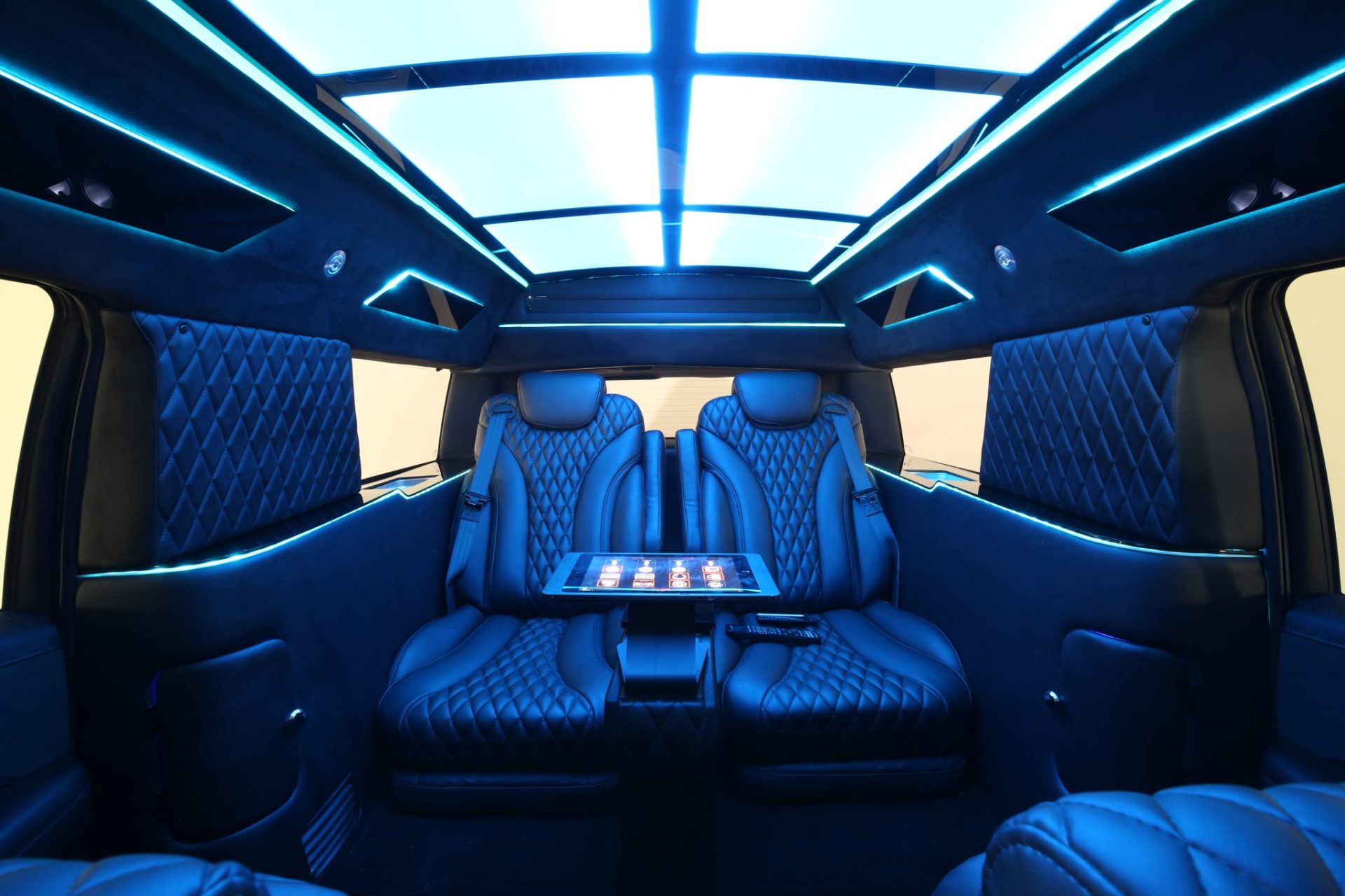 Cadillac Escalade ESV Limousine - Interior Photo #20