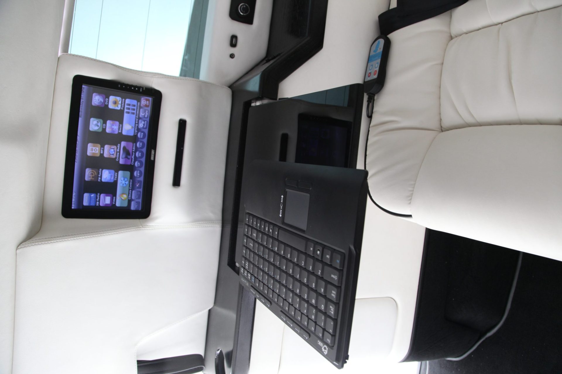 Asanti CEO Mobile Office Limousine - Interior Photo #20
