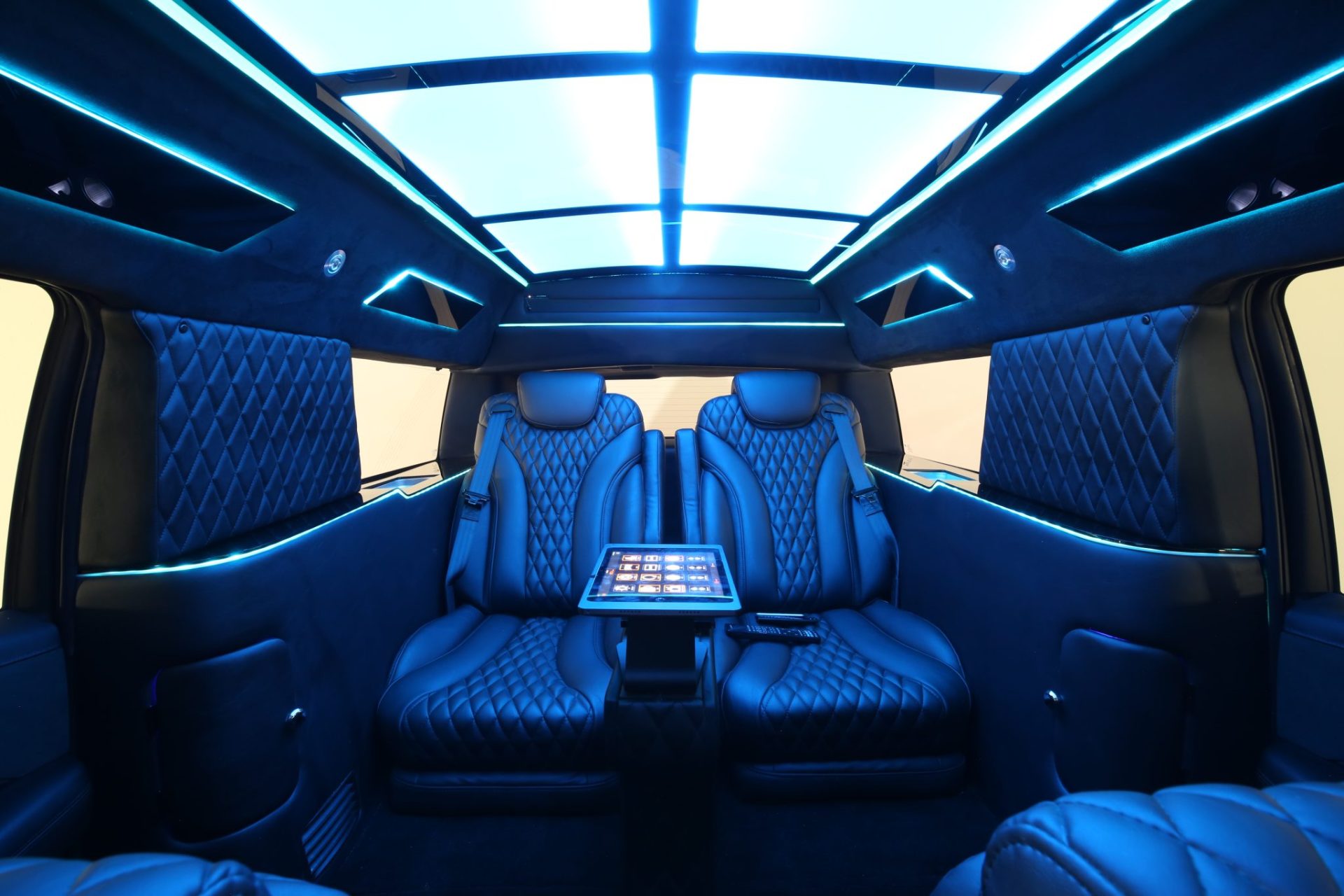 Cadillac Escalade ESV Limousine - Interior Photo #21