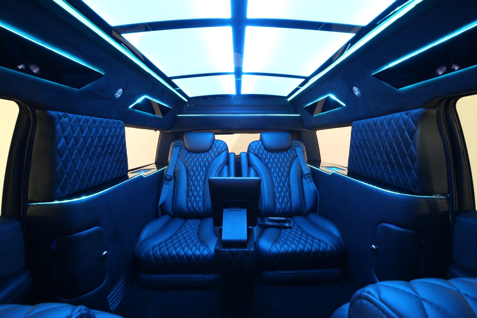 Cadillac Escalade ESV Limousine - Interior Photo #22