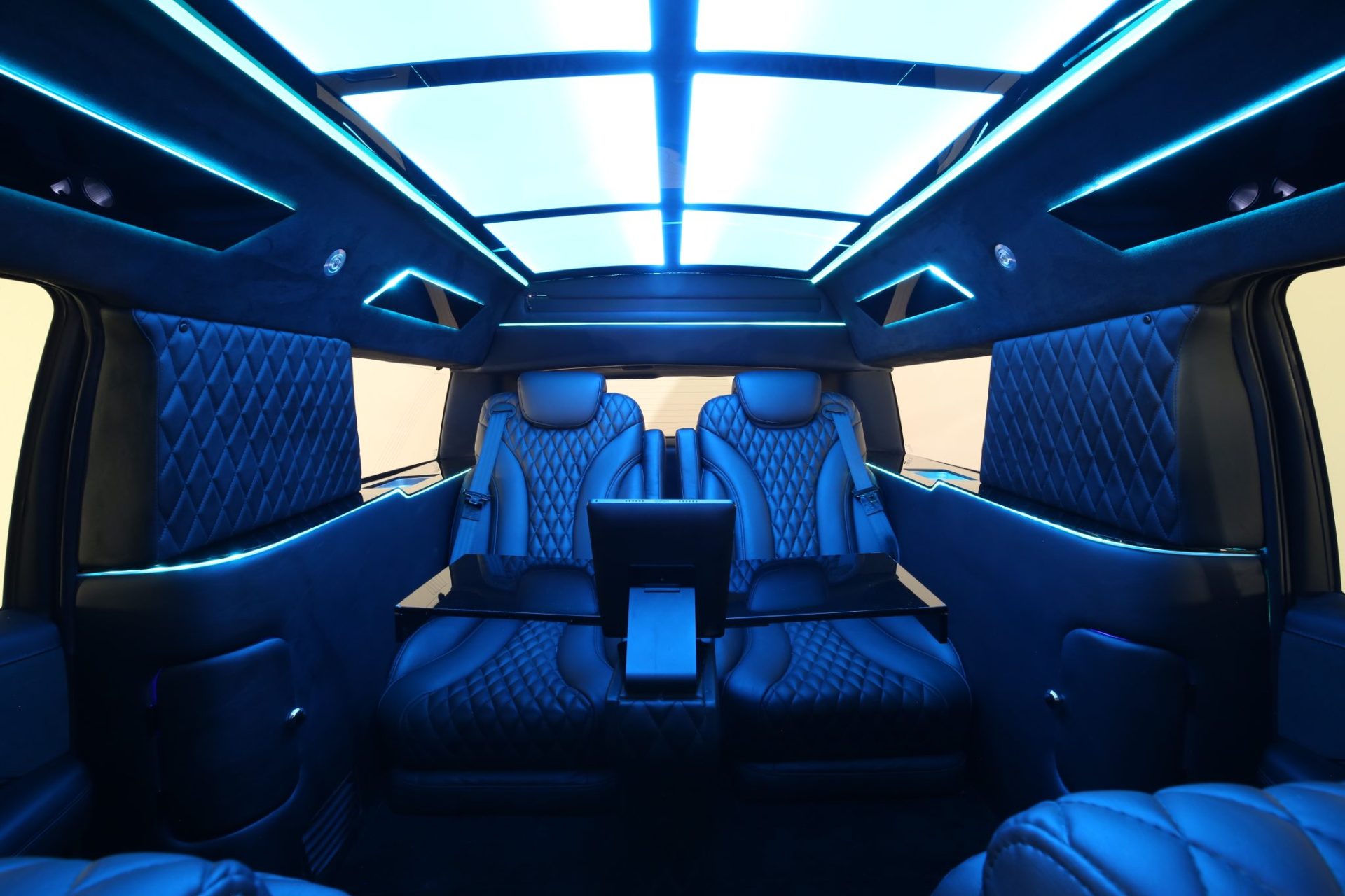 Cadillac Escalade ESV Limousine - Interior Photo #23