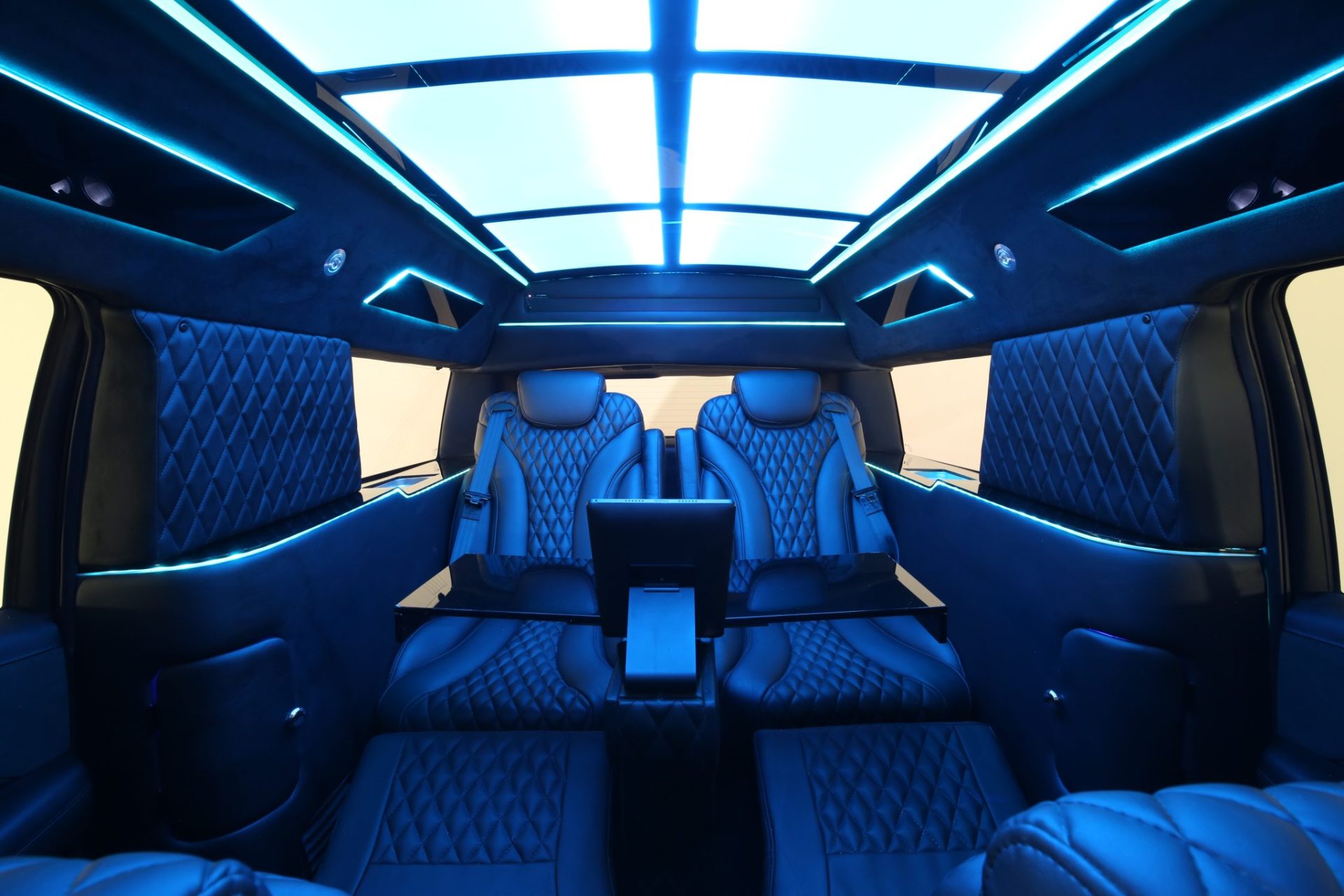 Cadillac Escalade ESV Limousine - Interior Photo #24