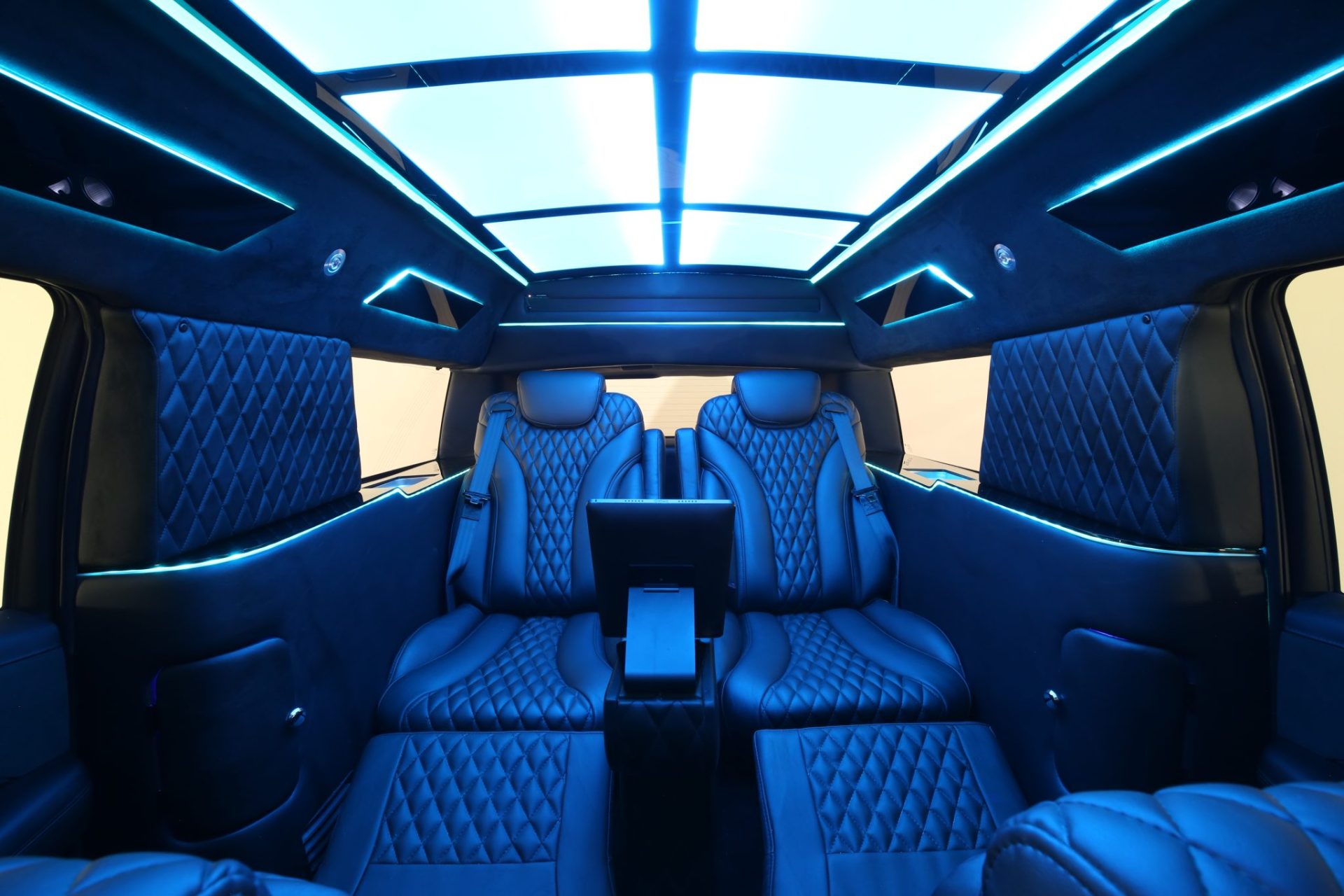 Cadillac Escalade ESV Limousine - Interior Photo #25