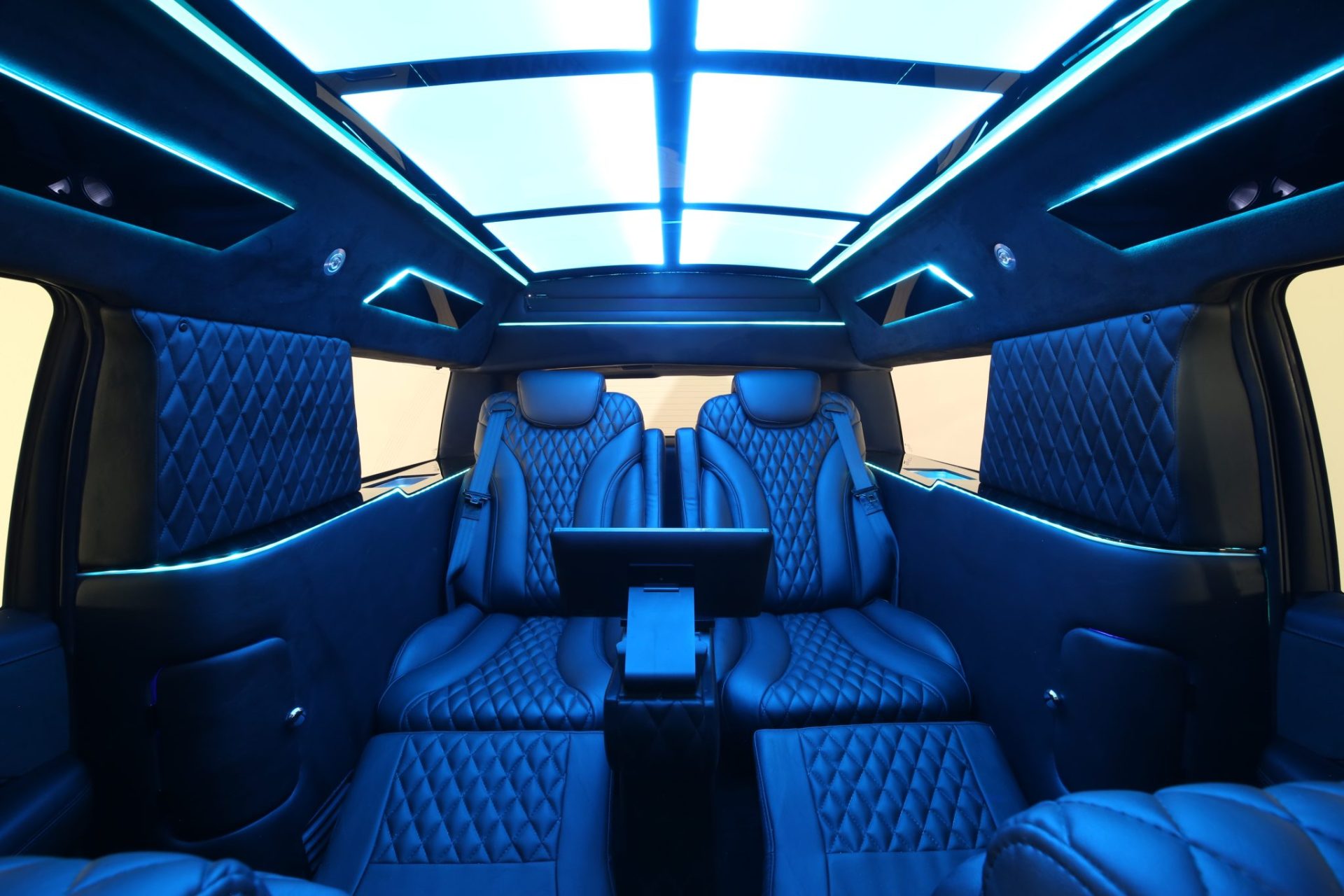 Cadillac Escalade ESV Limousine - Interior Photo #28