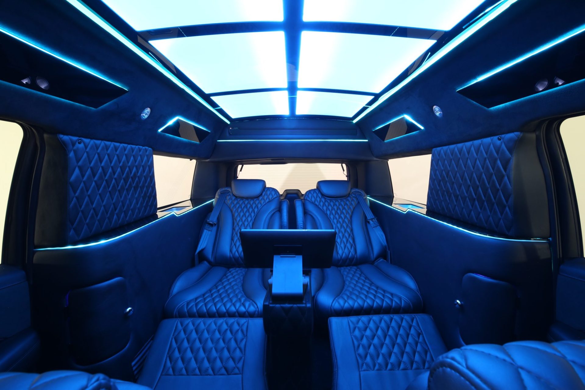 Cadillac Escalade ESV Limousine - Interior Photo #29