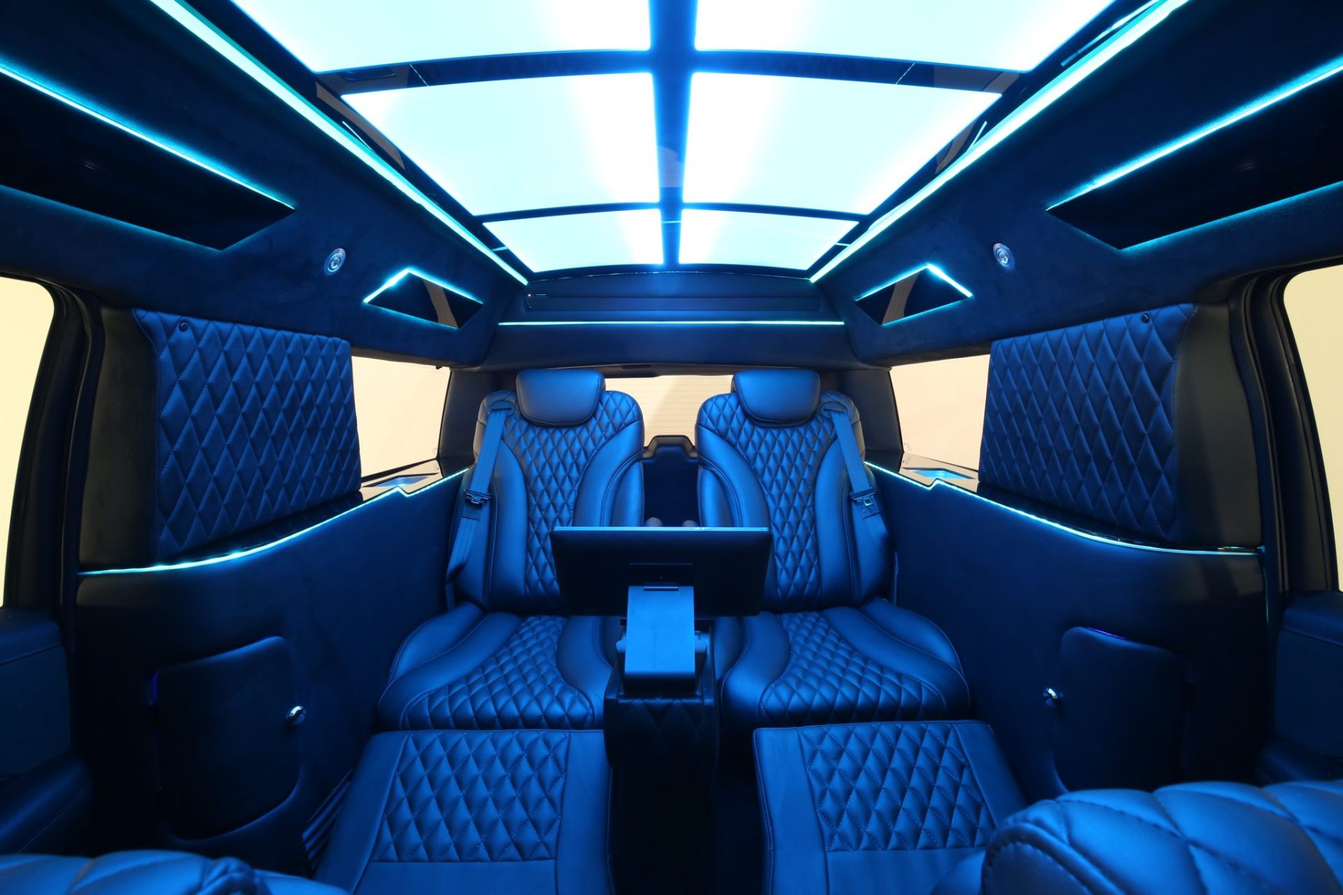 Cadillac Escalade ESV Limousine - Interior Photo #30