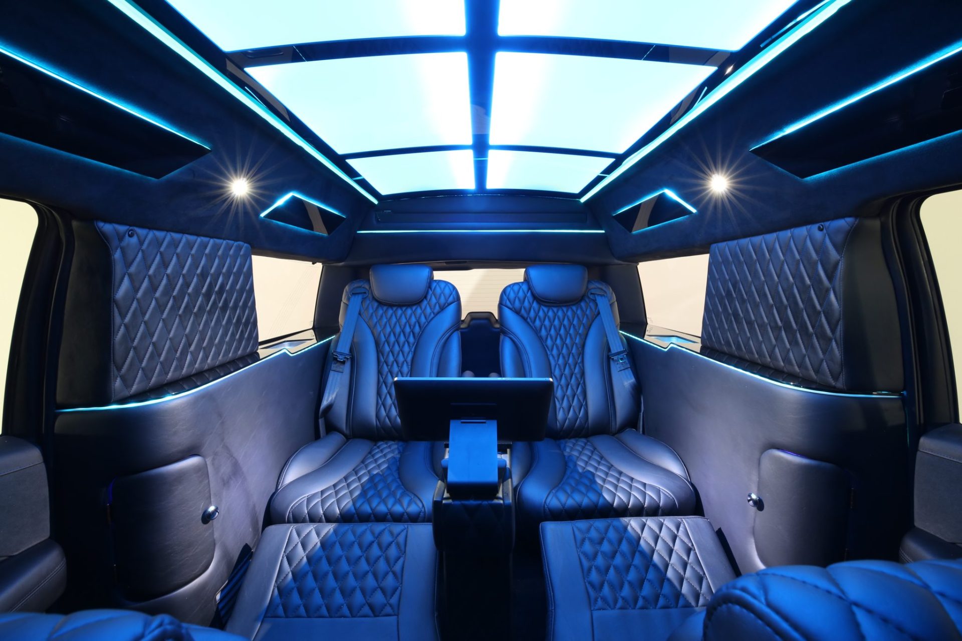 Cadillac Escalade ESV Limousine - Interior Photo #31