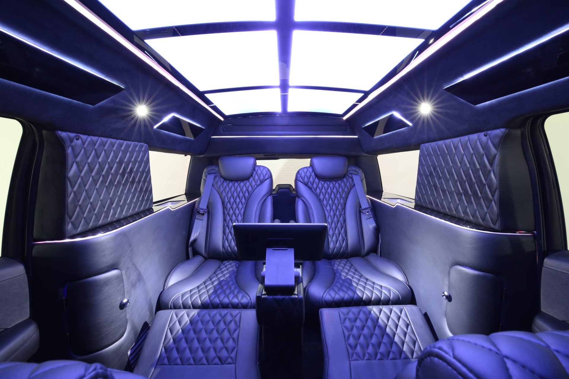 Cadillac Escalade ESV Limousine - Interior Photo #32