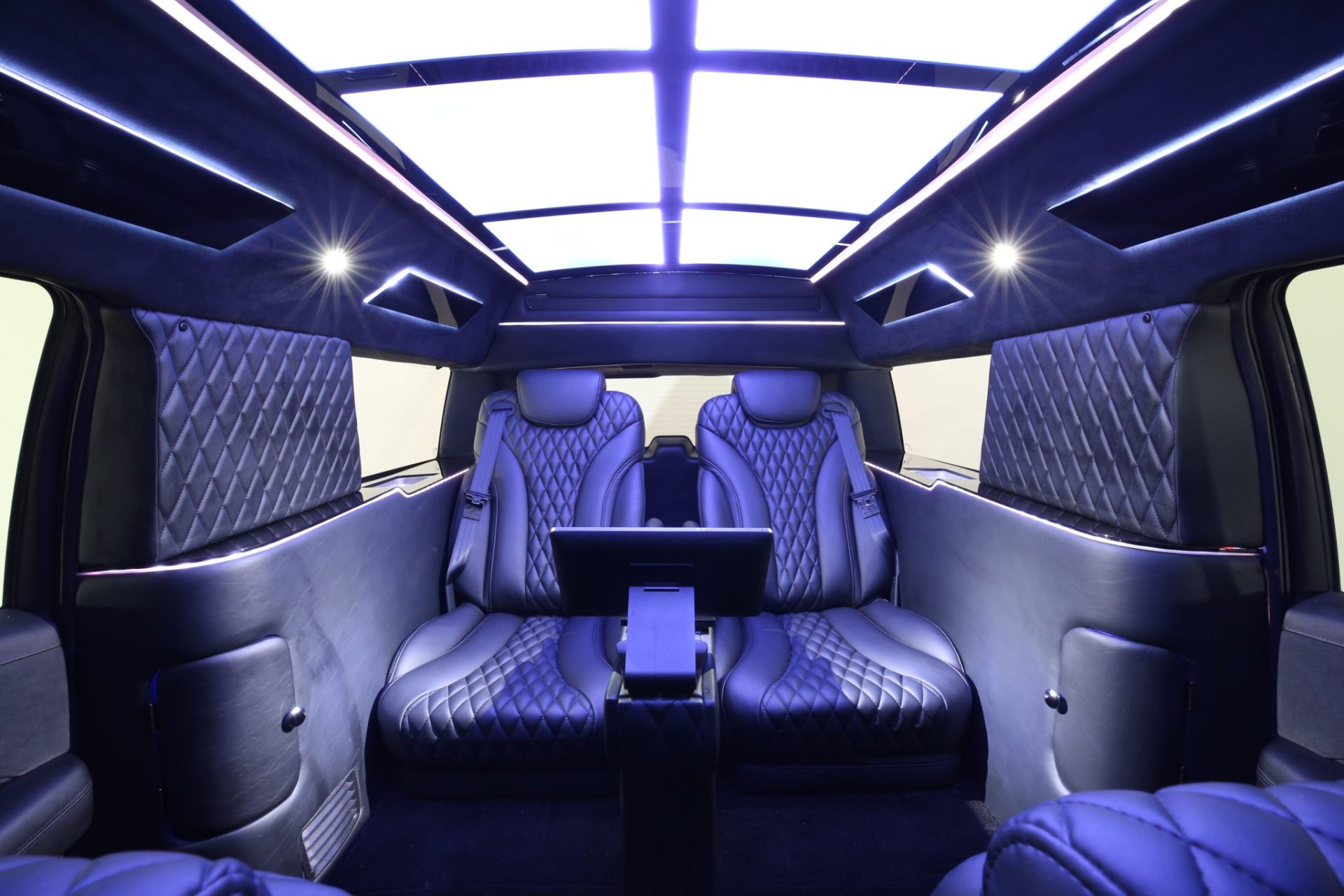Cadillac Escalade ESV Limousine - Interior Photo #33