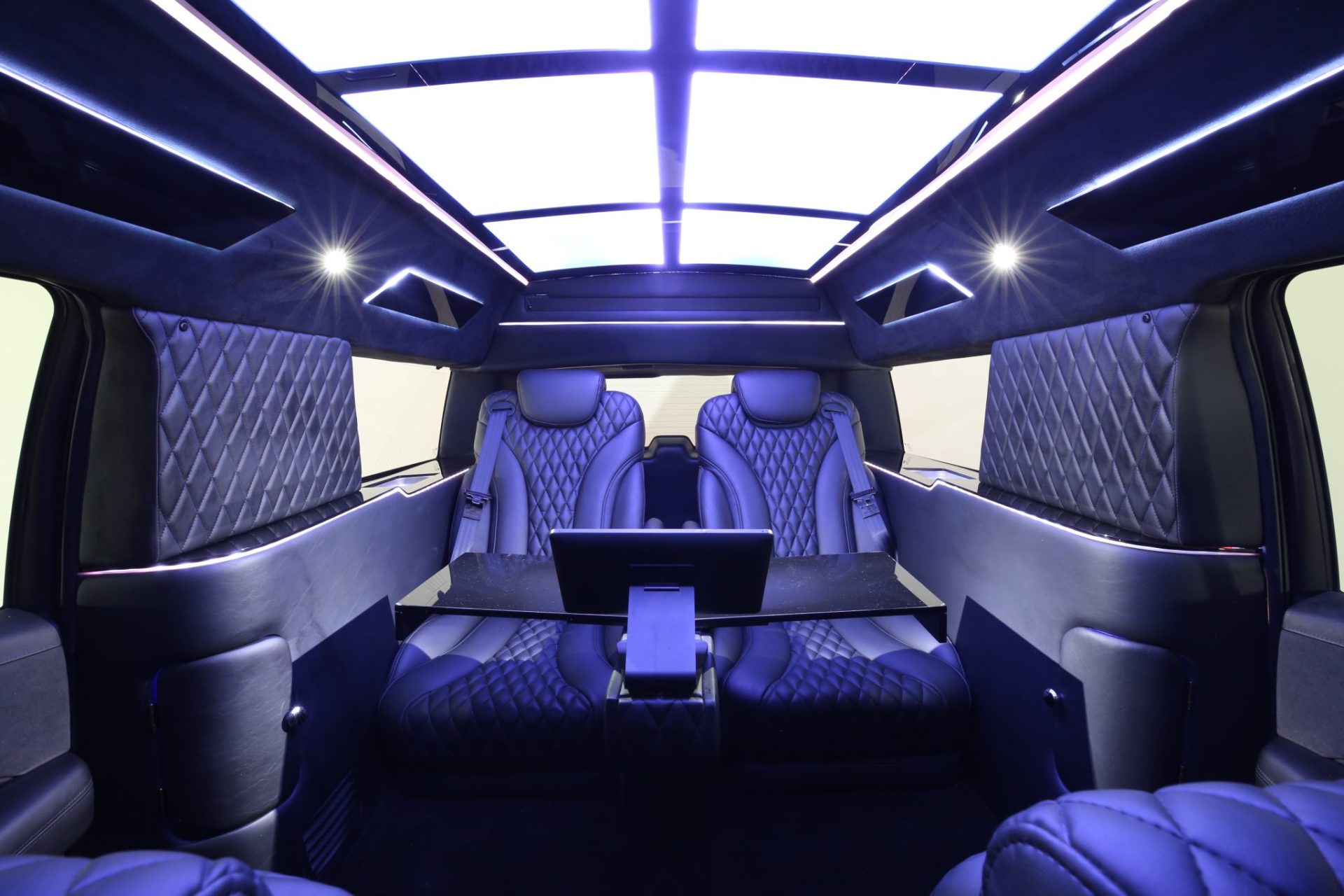 Cadillac Escalade ESV Limousine - Interior Photo #34