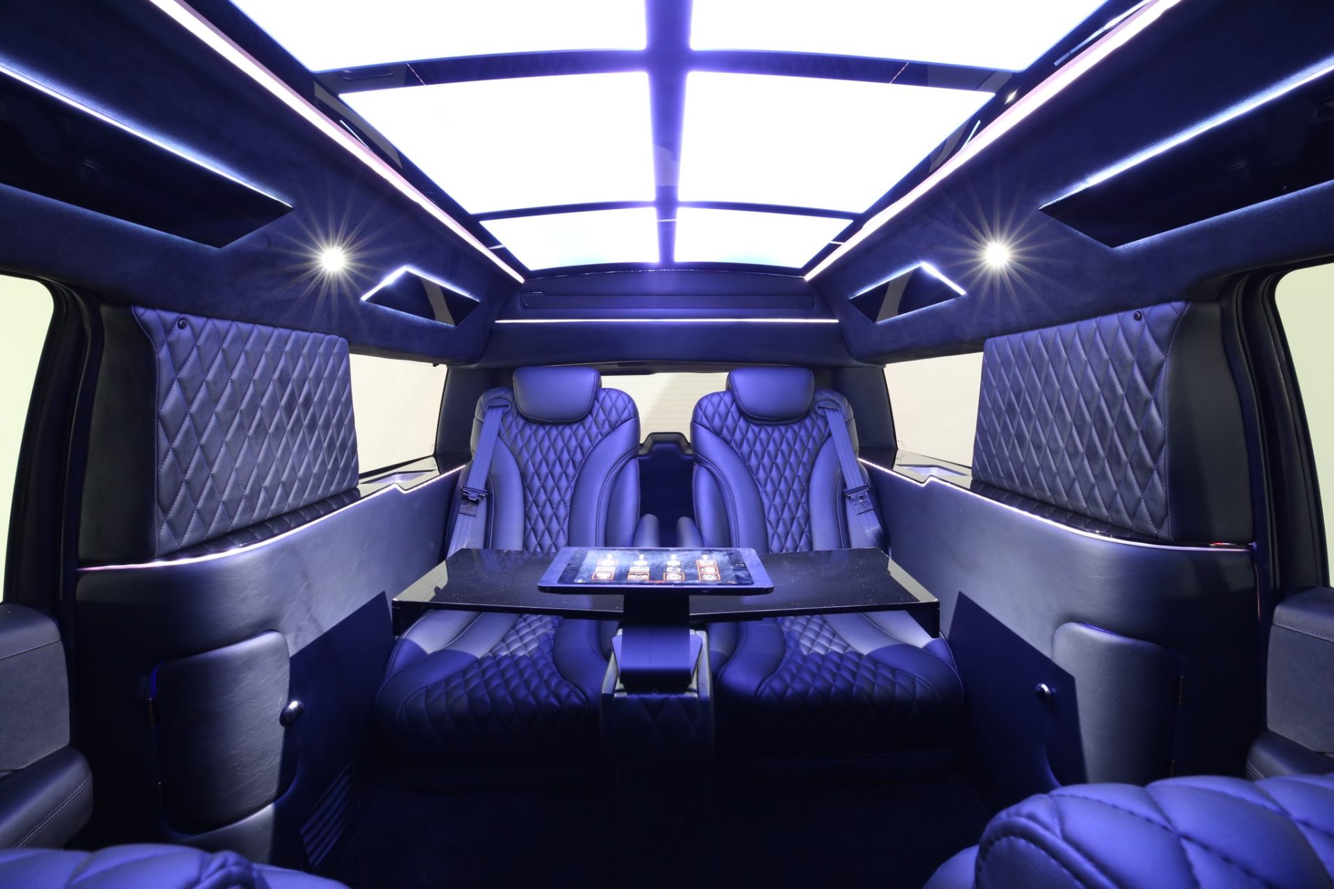 Cadillac Escalade ESV Limousine - Interior Photo #35