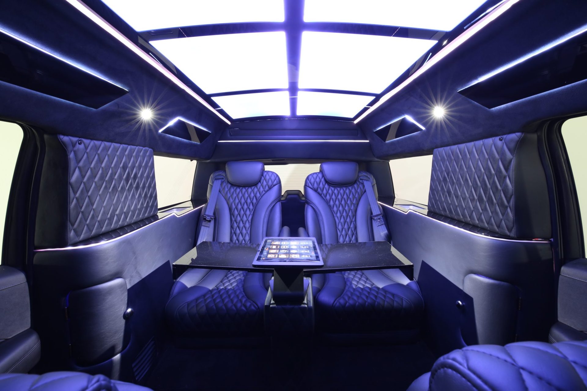 Cadillac Escalade ESV Limousine - Interior Photo #36