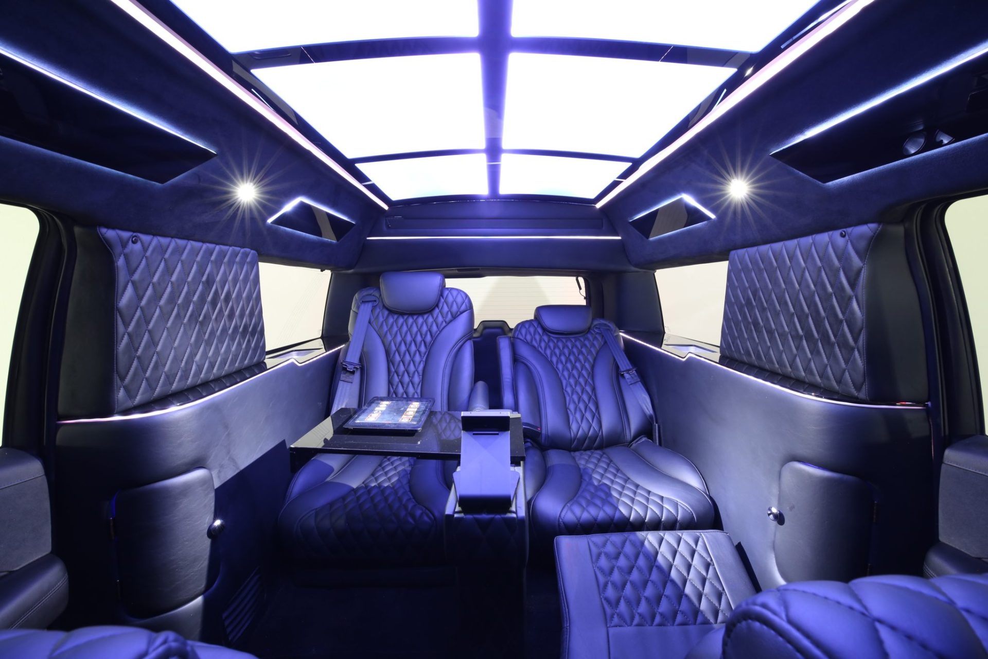 Cadillac Escalade ESV Limousine - Interior Photo #38