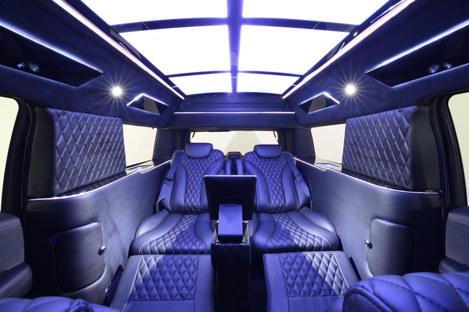 Cadillac Escalade ESV Limousine - Interior Photo #39