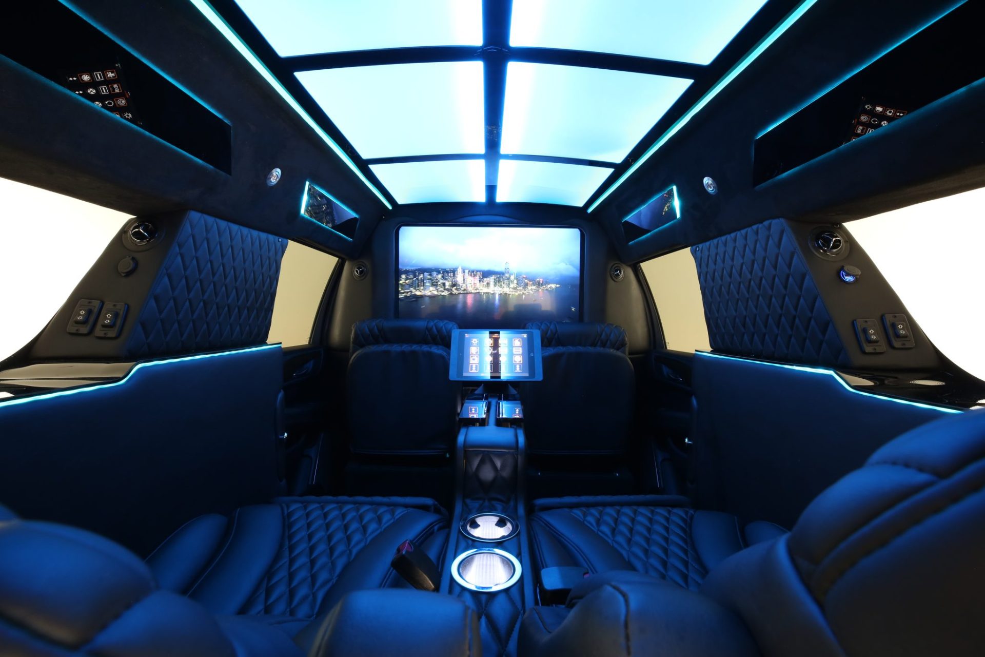 Cadillac Escalade ESV Limousine - Interior Photo #40