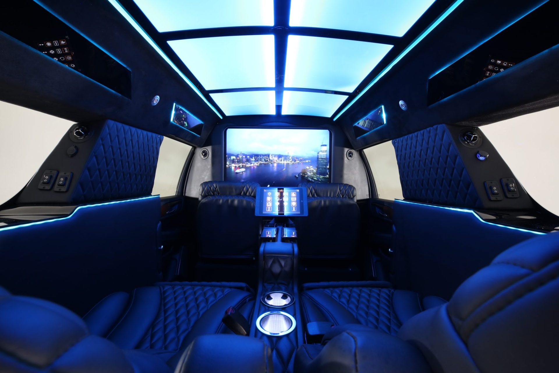 Cadillac Escalade ESV Limousine - Interior Photo #41